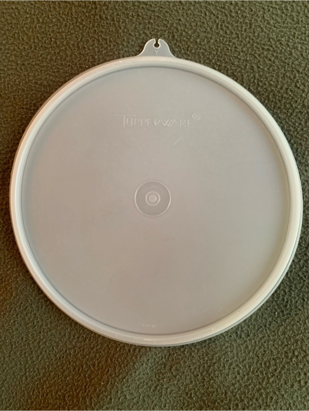 GUC Tupperware lids. 7 3/4” (229-27). 6 7/8” (228-19). - Picture 2 of 8
